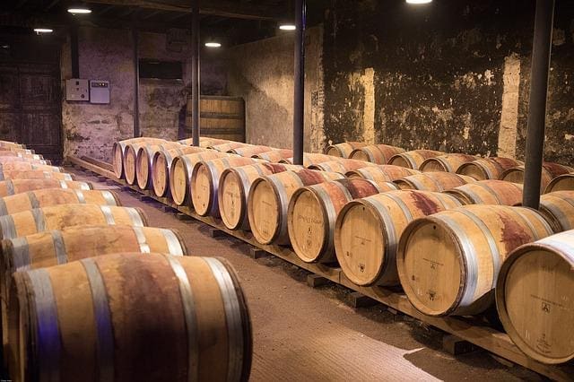 Beaujolais lagret på vintønder